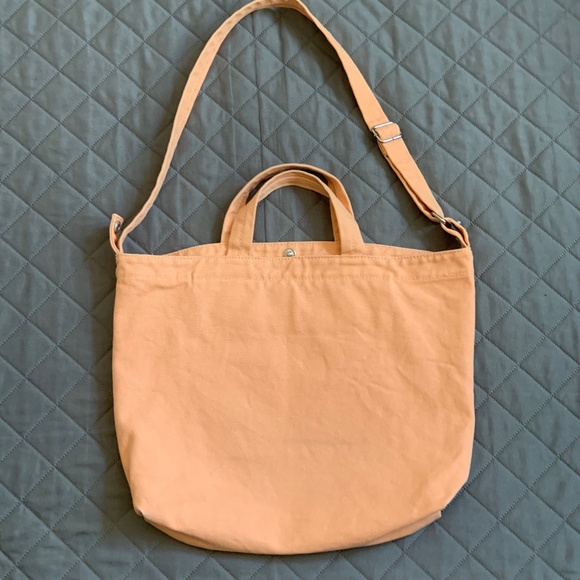 BAGGU Horizontal ZIP Duck Bag in Bisque - Picture 2 of 9